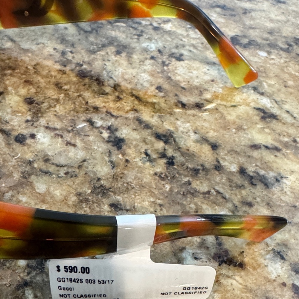Gucci Multicolor Tortoiseshell Acetate Women’s Sunglasses with Gold Logo - Picture 8 of 8